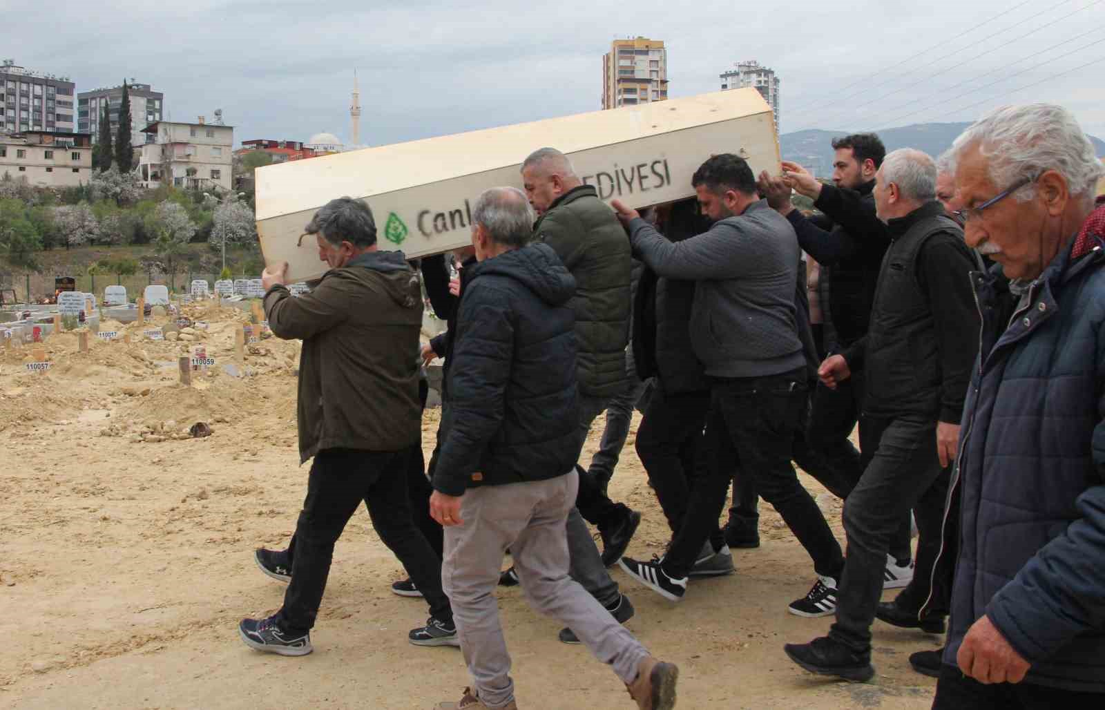 Birleşik Metal İş Sendikası Şube Başkanı Deniz Ilgan Mersin’de toprağa verildi