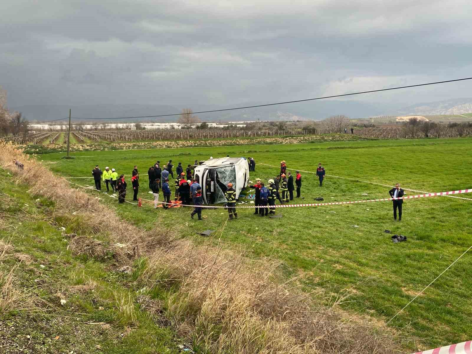 İzmir’den Denizli’ye turnuvaya gelen öğrenciler kaza yaptı: 2 ölü, 26 yaralı

