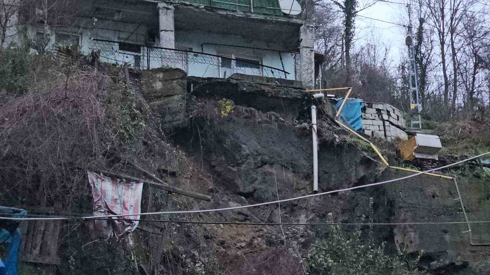 Zonguldak’ta heyelan sonrası 3 ev tahliye edildi
