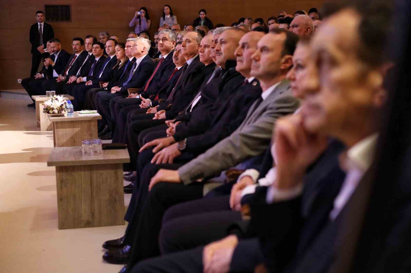 Vali Yavuz: "Her bir kamu kurumu ve her bir STK’nın bu şehrin insanı için en ele vererek gönülden ve yürekten çalışacağına inanıyorum"
