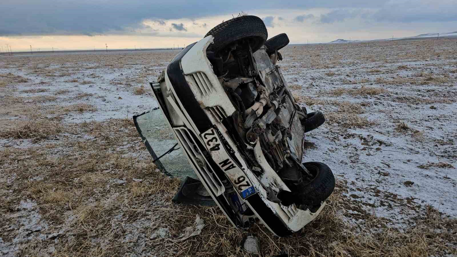 Adilcevaz’da otomobil şarampole yuvarlandı: 5 yaralı