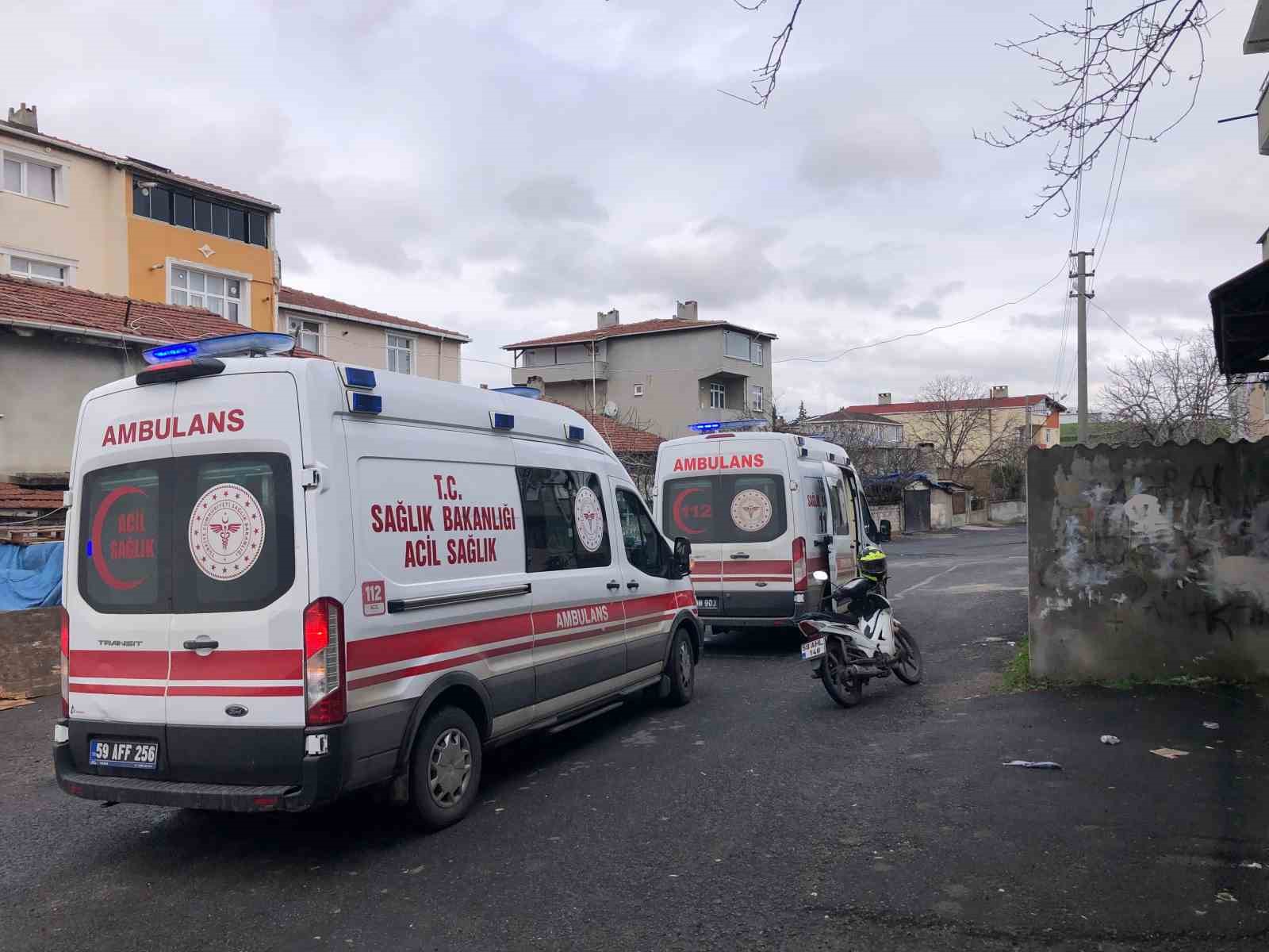 İki bebeğin &uuml;zerine kaynar su d&ouml;k&uuml;ld&uuml;
