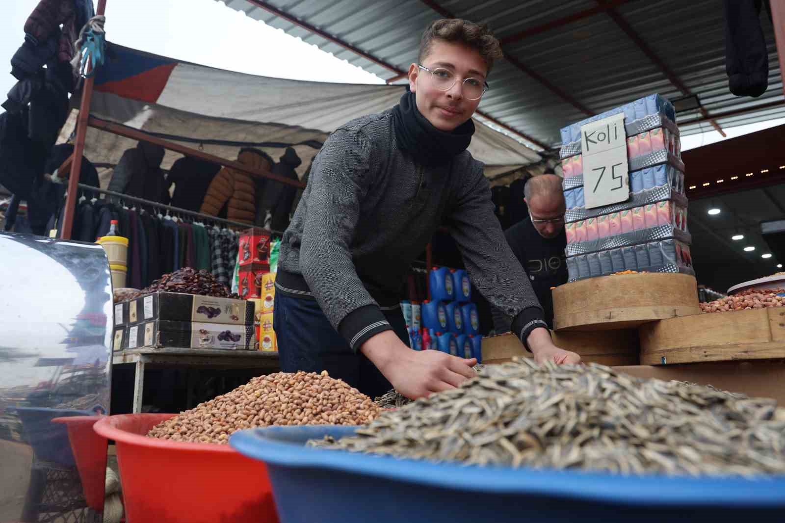 Suriyeli esnaf bayramda ülkesine dönmek için gün sayıyor