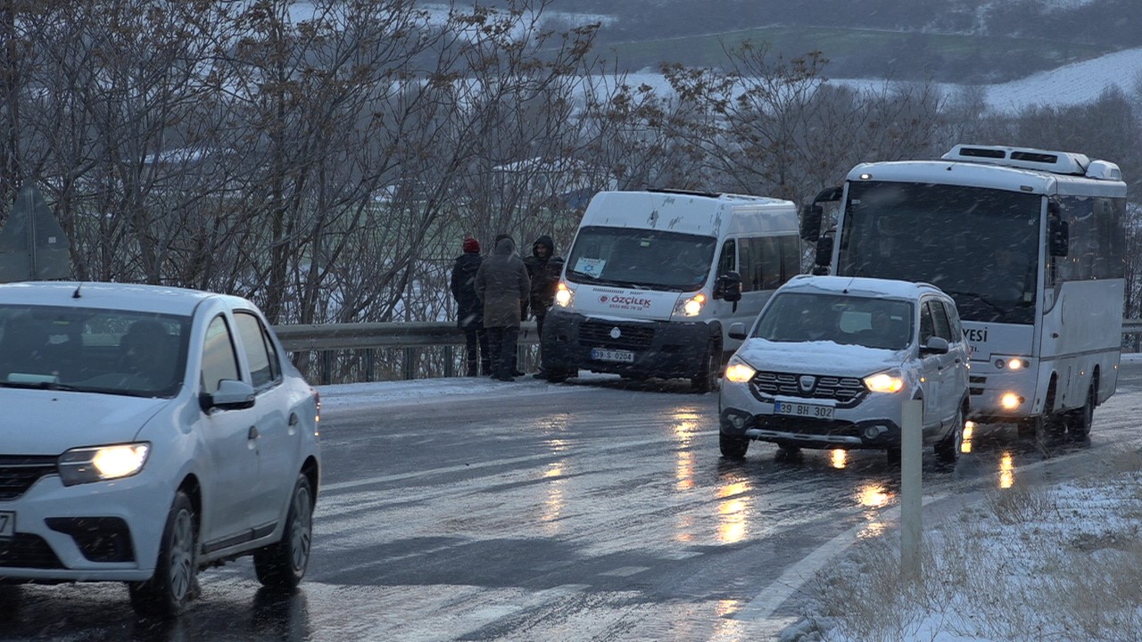 Kırklareli&rsquo;nde kar yağışı etkili oluyor
