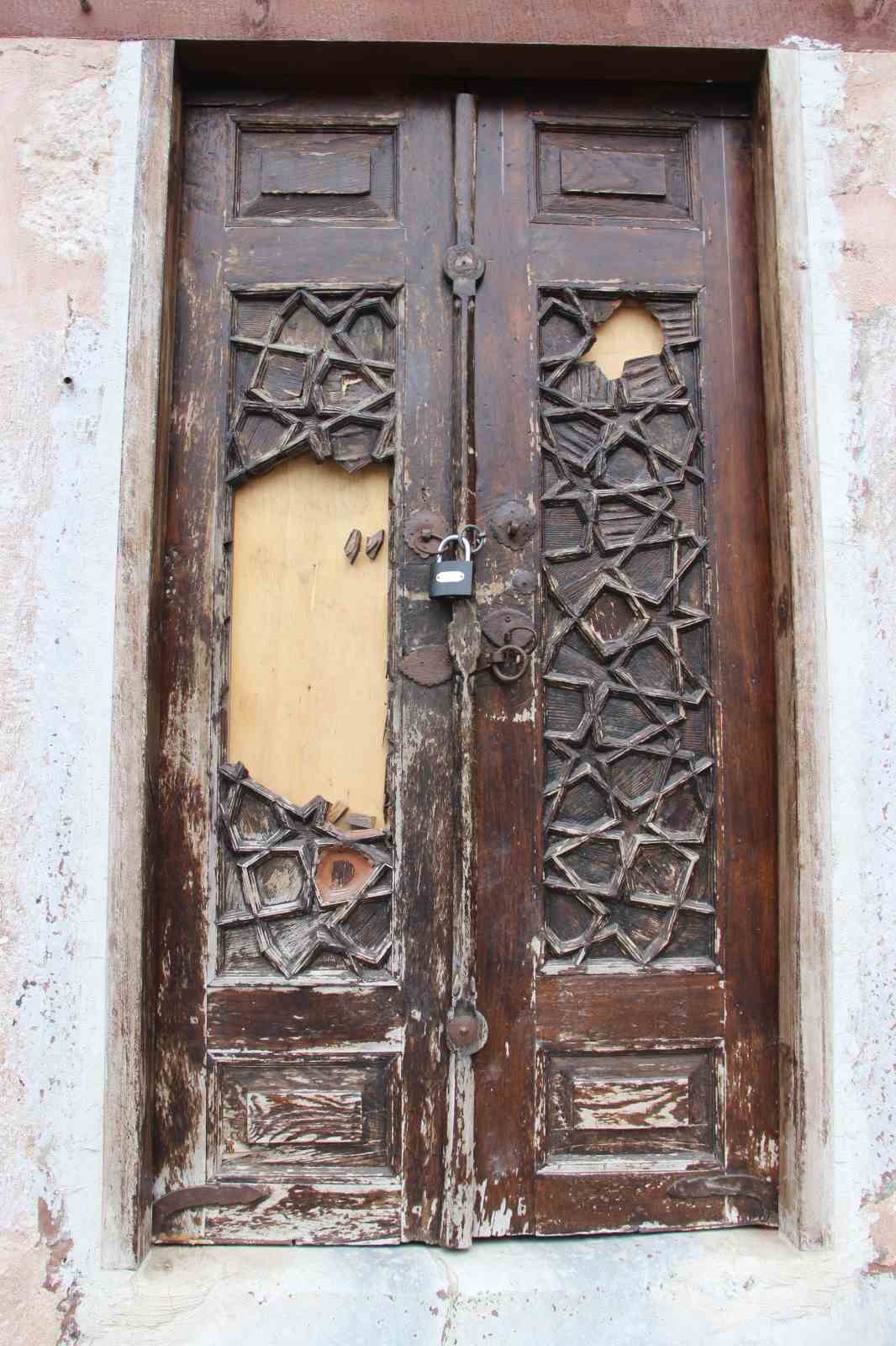 Manisa&rsquo;nın Fatihi Saruhanbey&rsquo;e b&uuml;y&uuml;k saygısızlık
