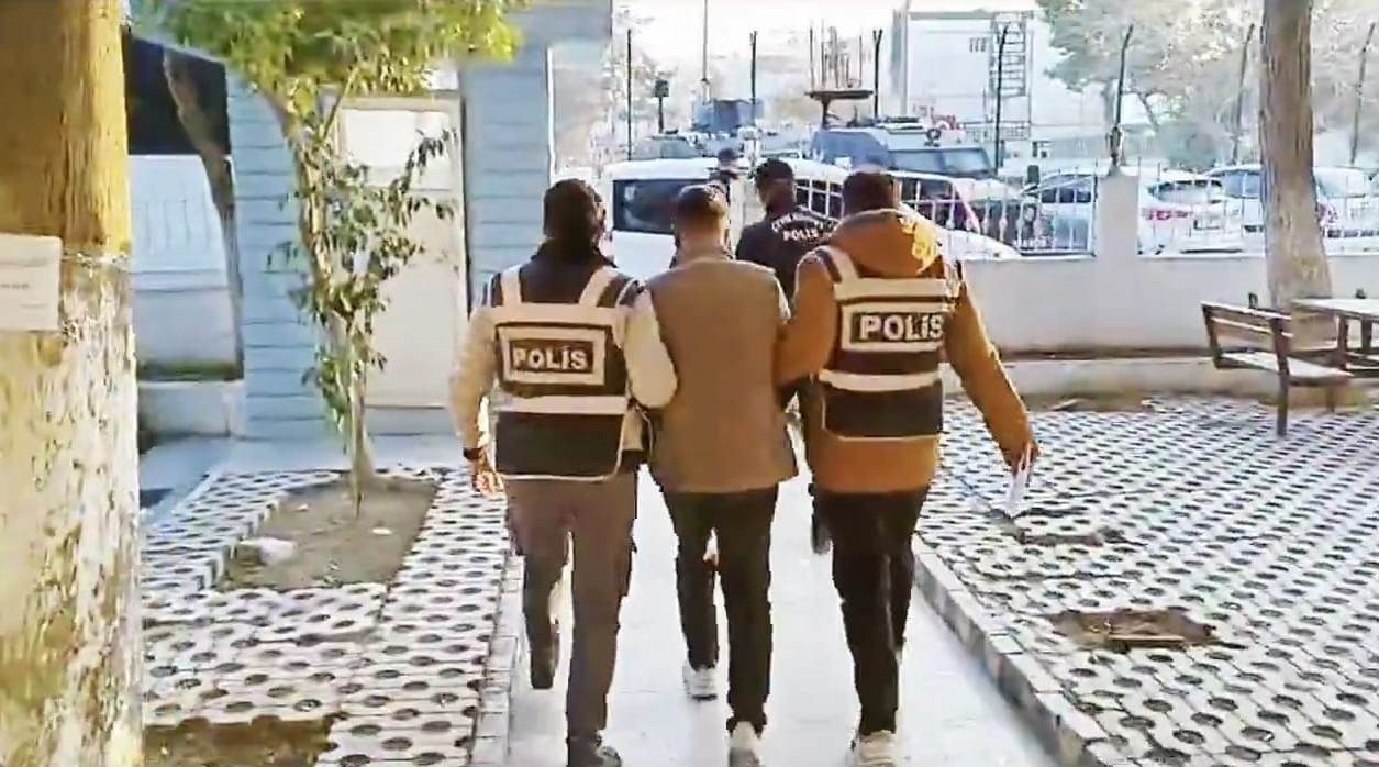 Hırsızlık suçundan aranan şahıs yakalandı