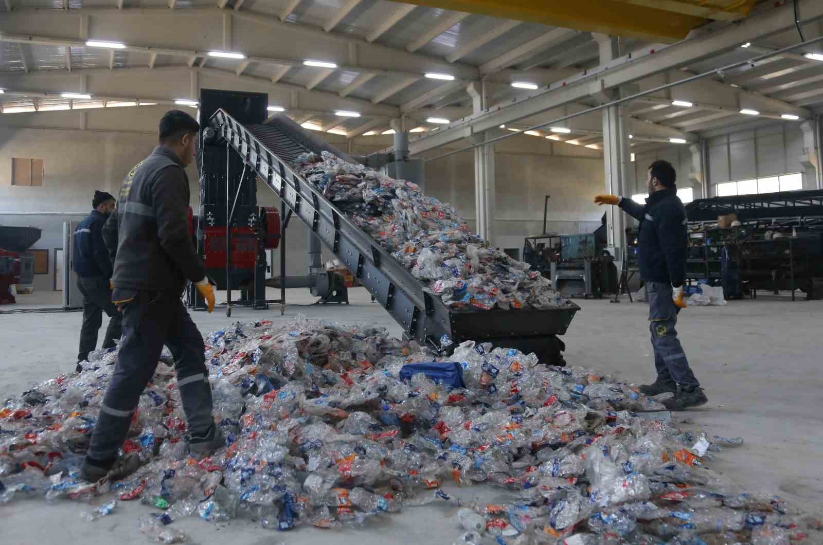 Devlet desteğiyle Türk mühendisleri geliştirdi: Plastik atıklar ekonomiye kazandırılıyor