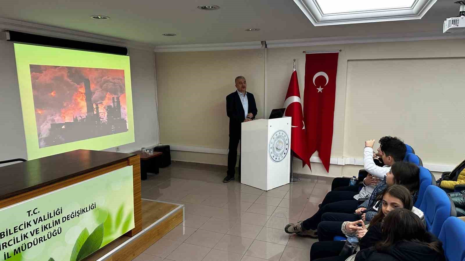 &Ouml;ğrencilere kompost ve g&uuml;bre yapımını &ouml;ğretti
