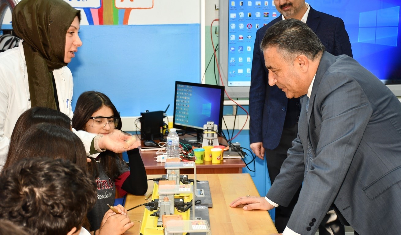 Kırıkkale&rsquo;de &ouml;ğrenciler robotik kodlama eğitimi alıyor
