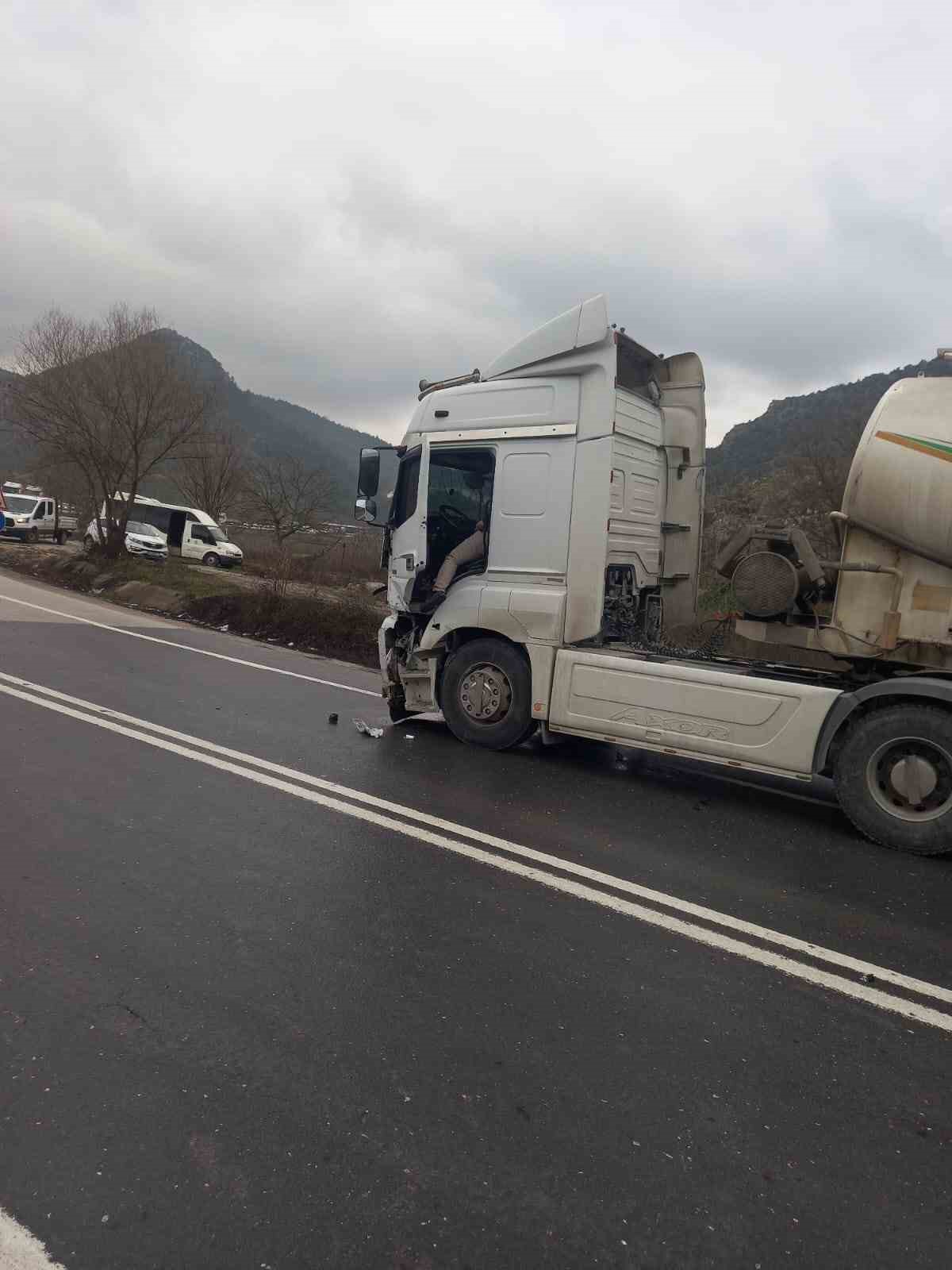 Bilecik&rsquo;te meydana gelen trafik kazasında 1 kişi ağır yaralandı
