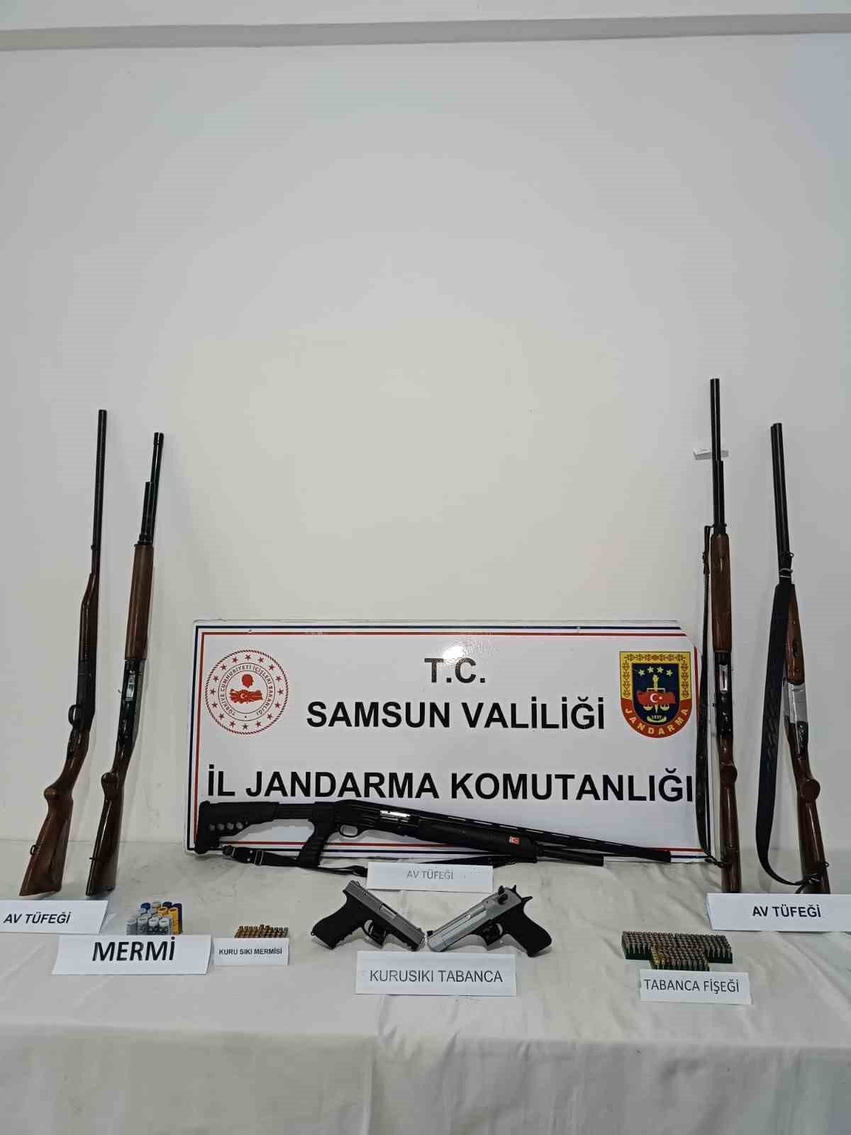 Jandarma ruhsatsız silah ve mühimmat ele geçirdi
