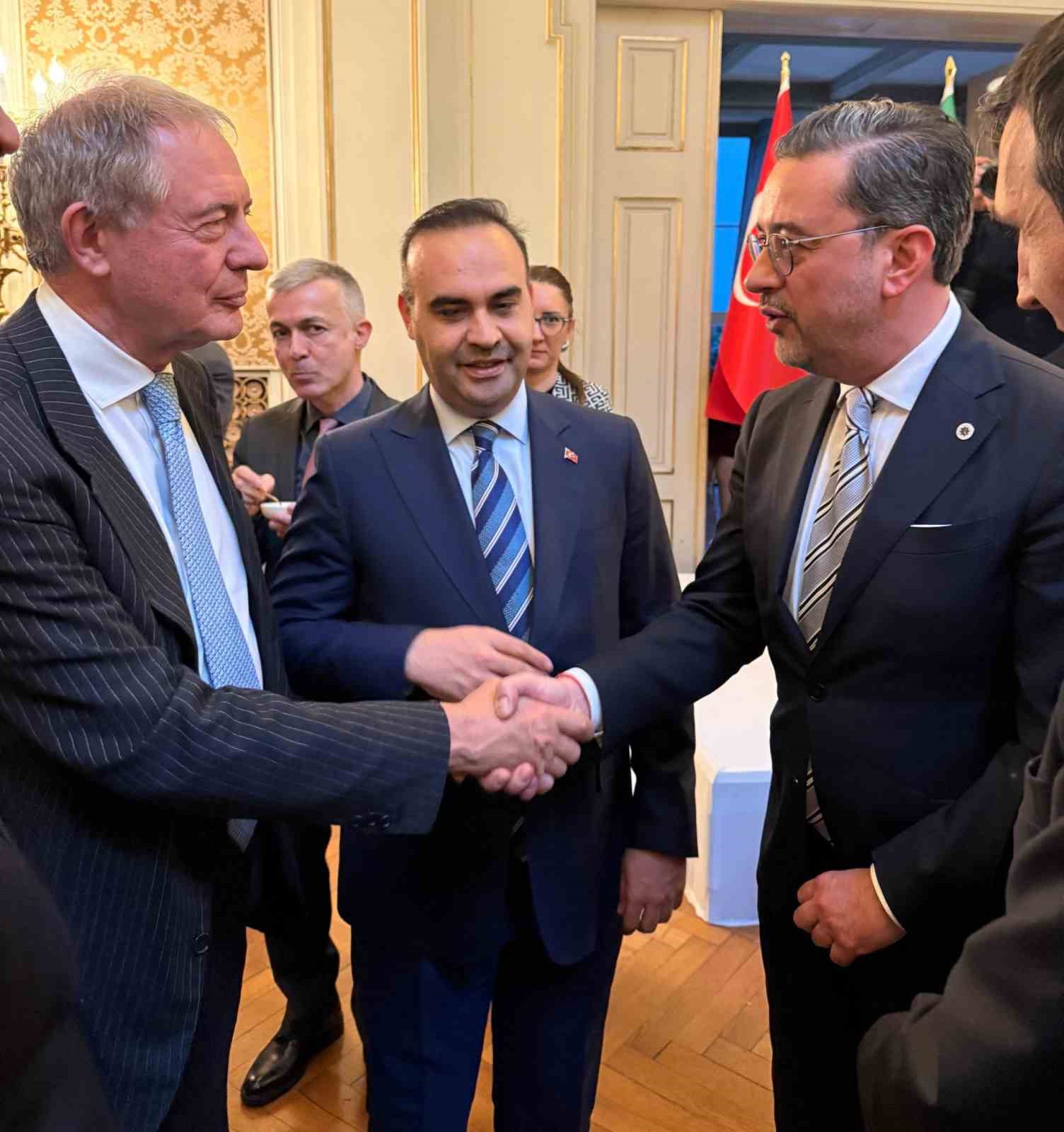 Tarihi Venedik Sarayında g&ouml;r&uuml;şmeler yapan DSO Başkanı Kasapoğlu; "İtalya ile ortak projeler geliştirmeyi hedefliyoruz"
