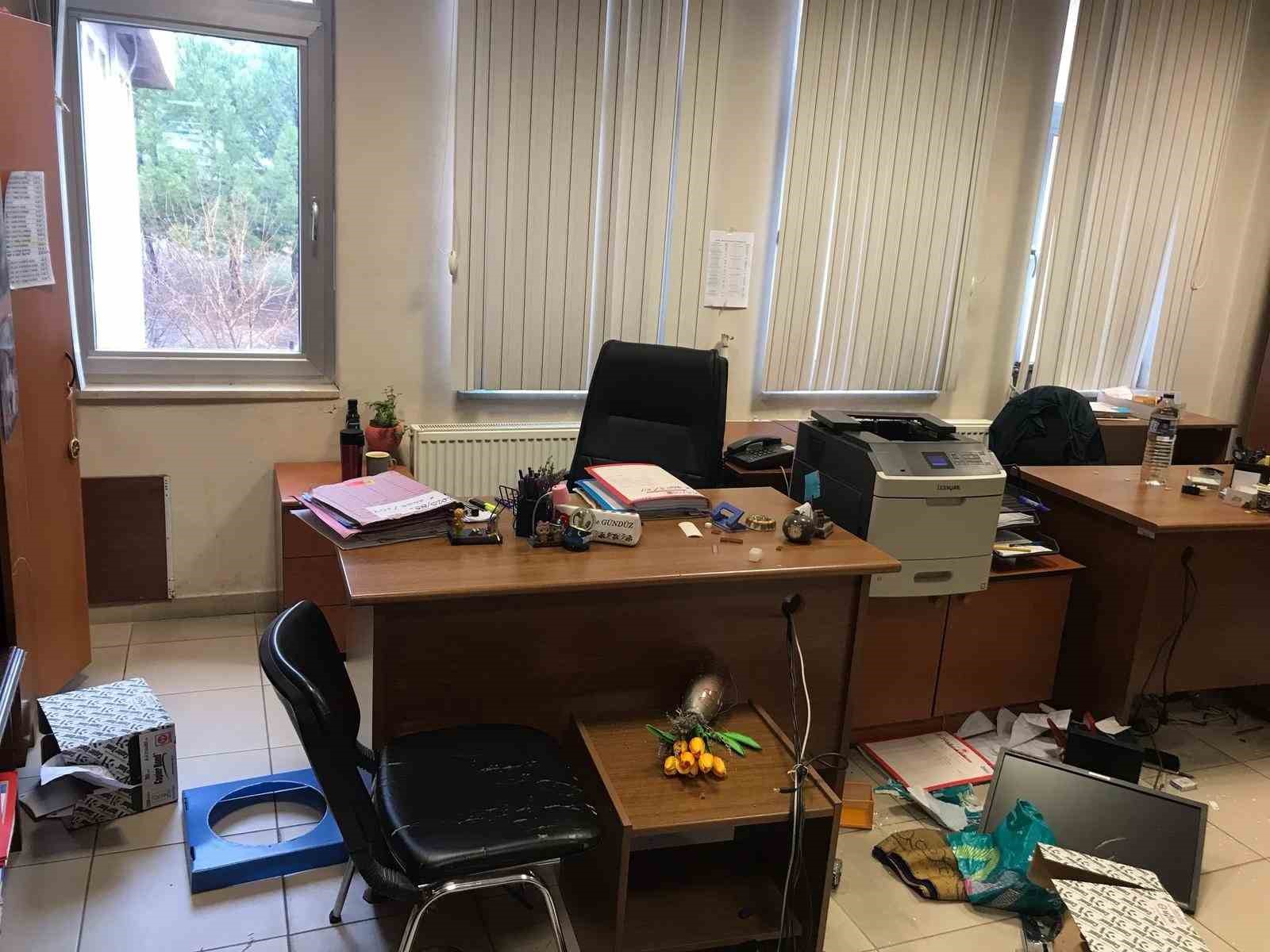 Gediz’de adliye personeline saldırı