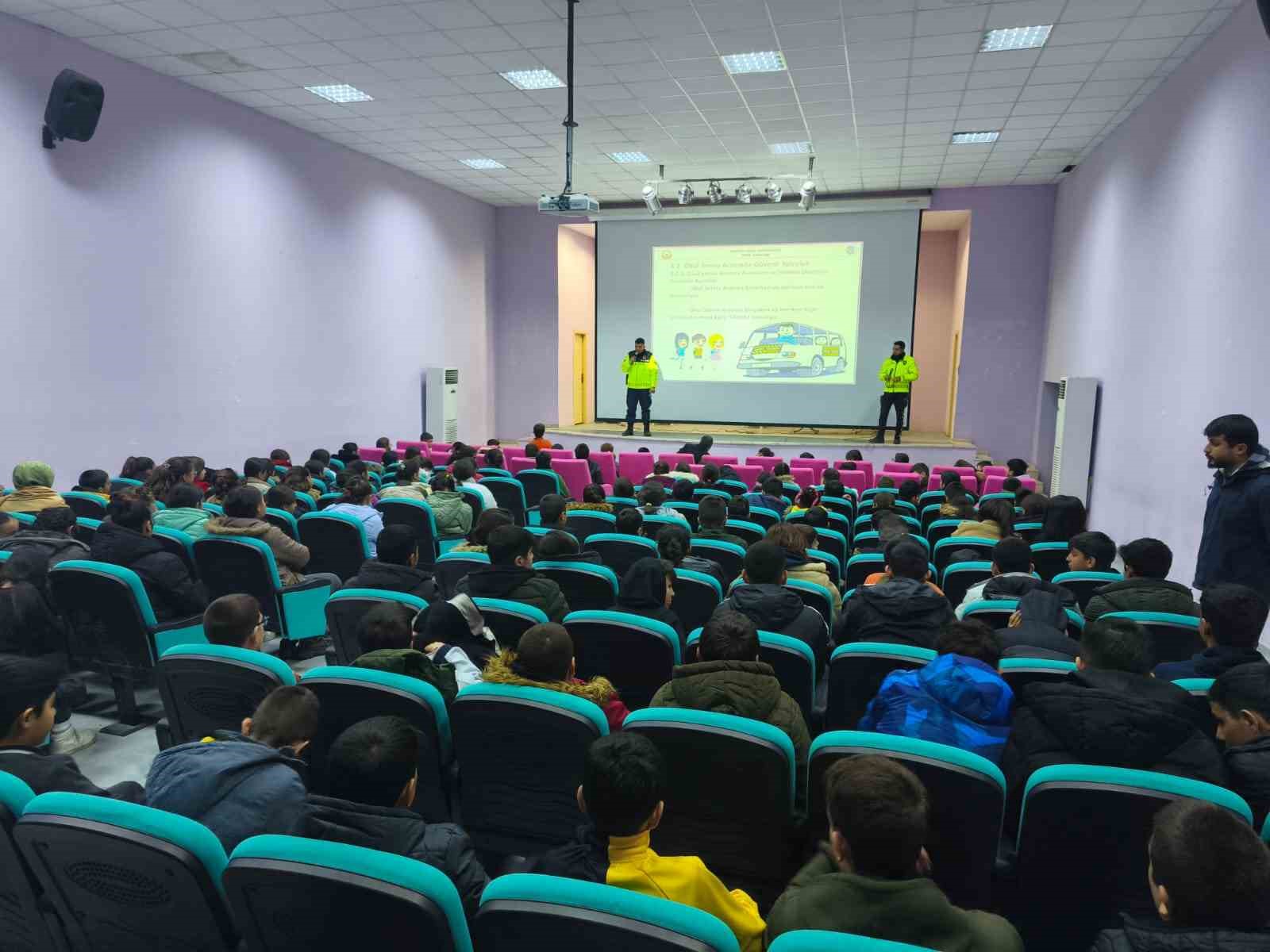 Çemişgezek’te öğrencilere trafik eğitimi verildi