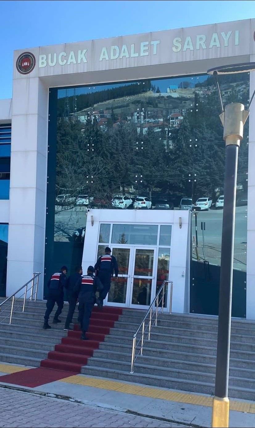 Burdur&rsquo;da ka&ccedil;ak&ccedil;ılık ve uyuşturucu operasyonlarında 5 kişi tutuklandı
