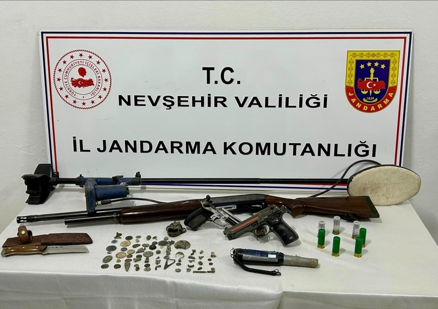 Nevşehir’de 68 tarihi obje ve sikke ele geçirildi
