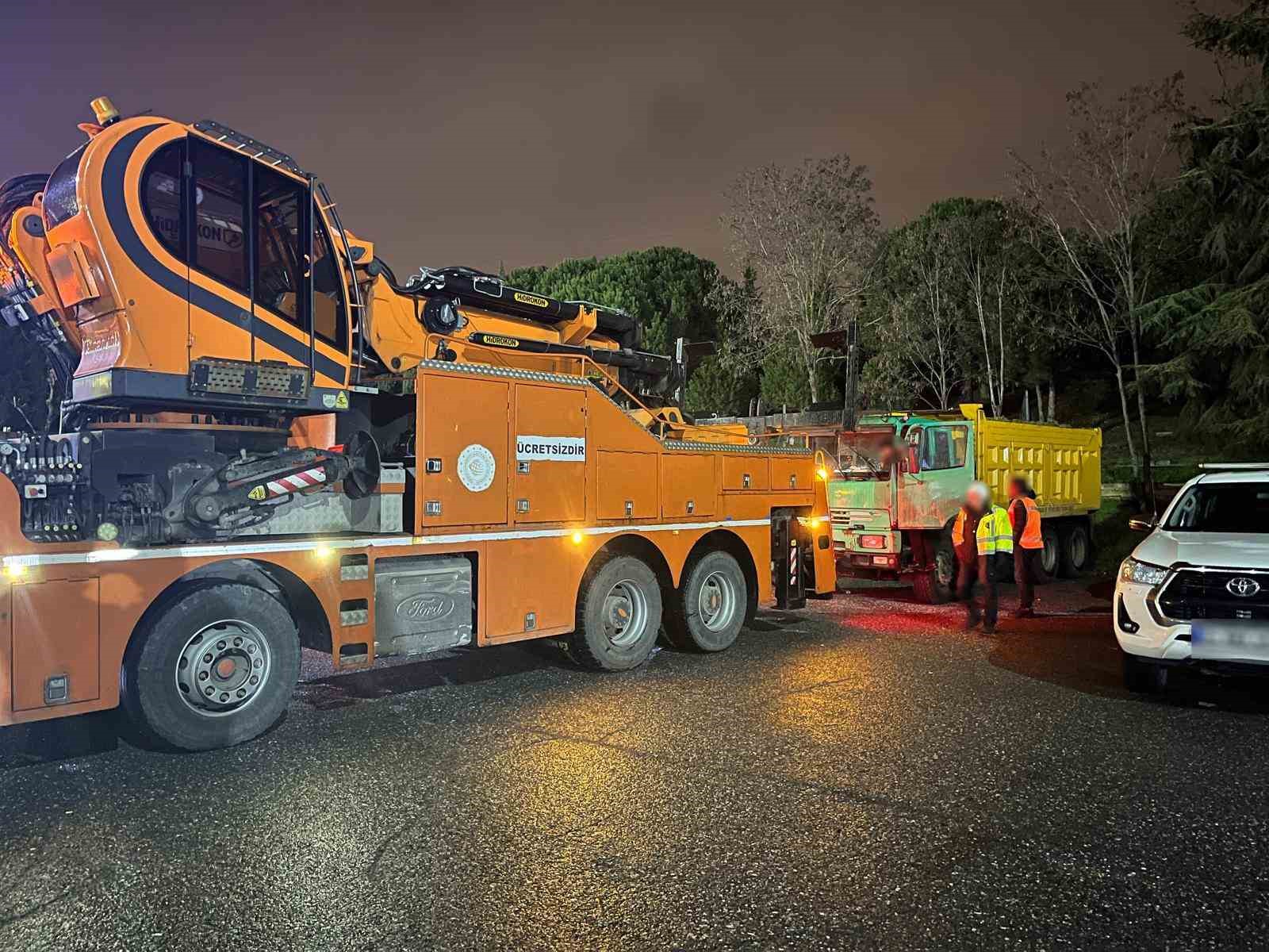 Ataşehir’de kaçak döküm yapan hafriyat kamyonu sürücüsüne 647 bin TL ceza
