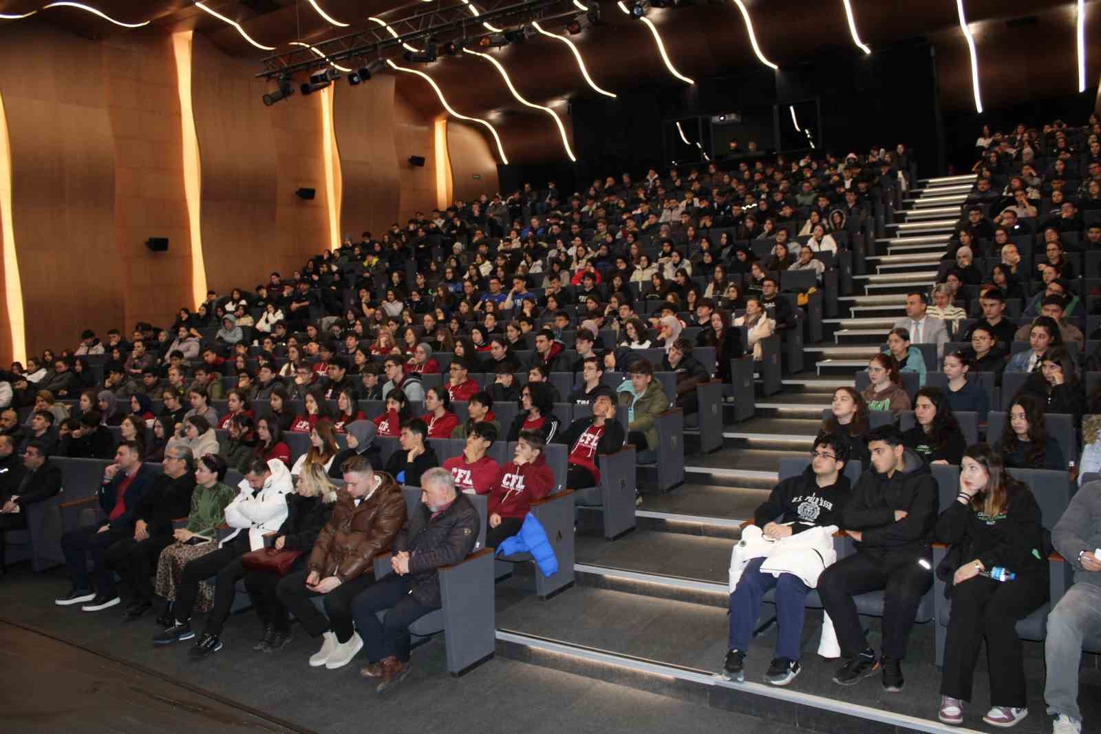 Çorlu’da öğrencilere Yapay Zeka ve İnsanlığın Geleceği anlatıldı