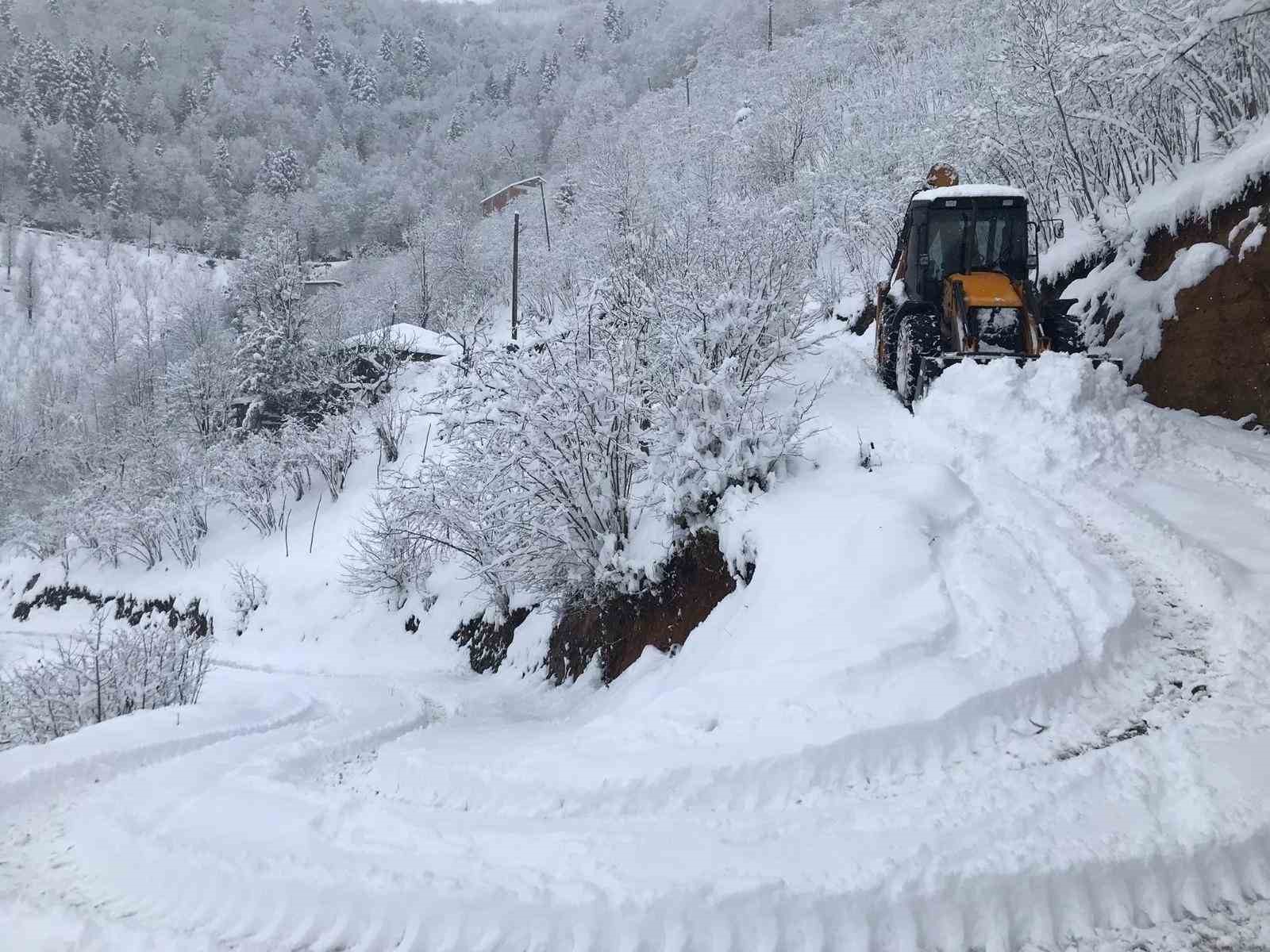 Ordu’da bir günde 4 bin 157 kilometre yol ulaşıma açıldı