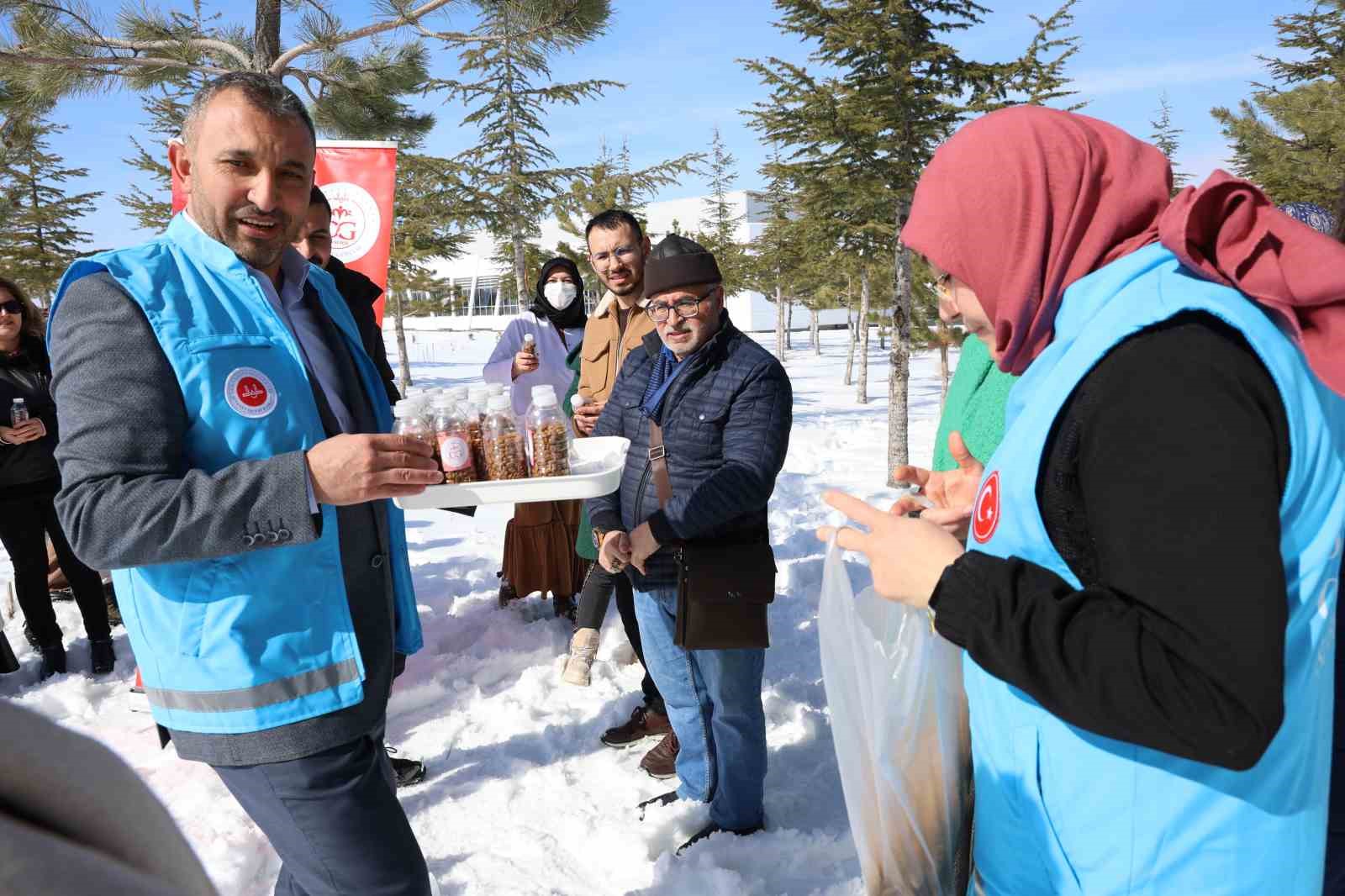 Sokak hayvanlarını unutmadılar
