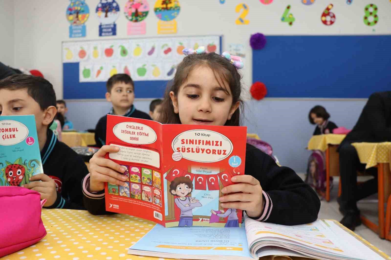 "İlk Kitabın Benden Olsun" diyerek yola &ccedil;ıktılar
