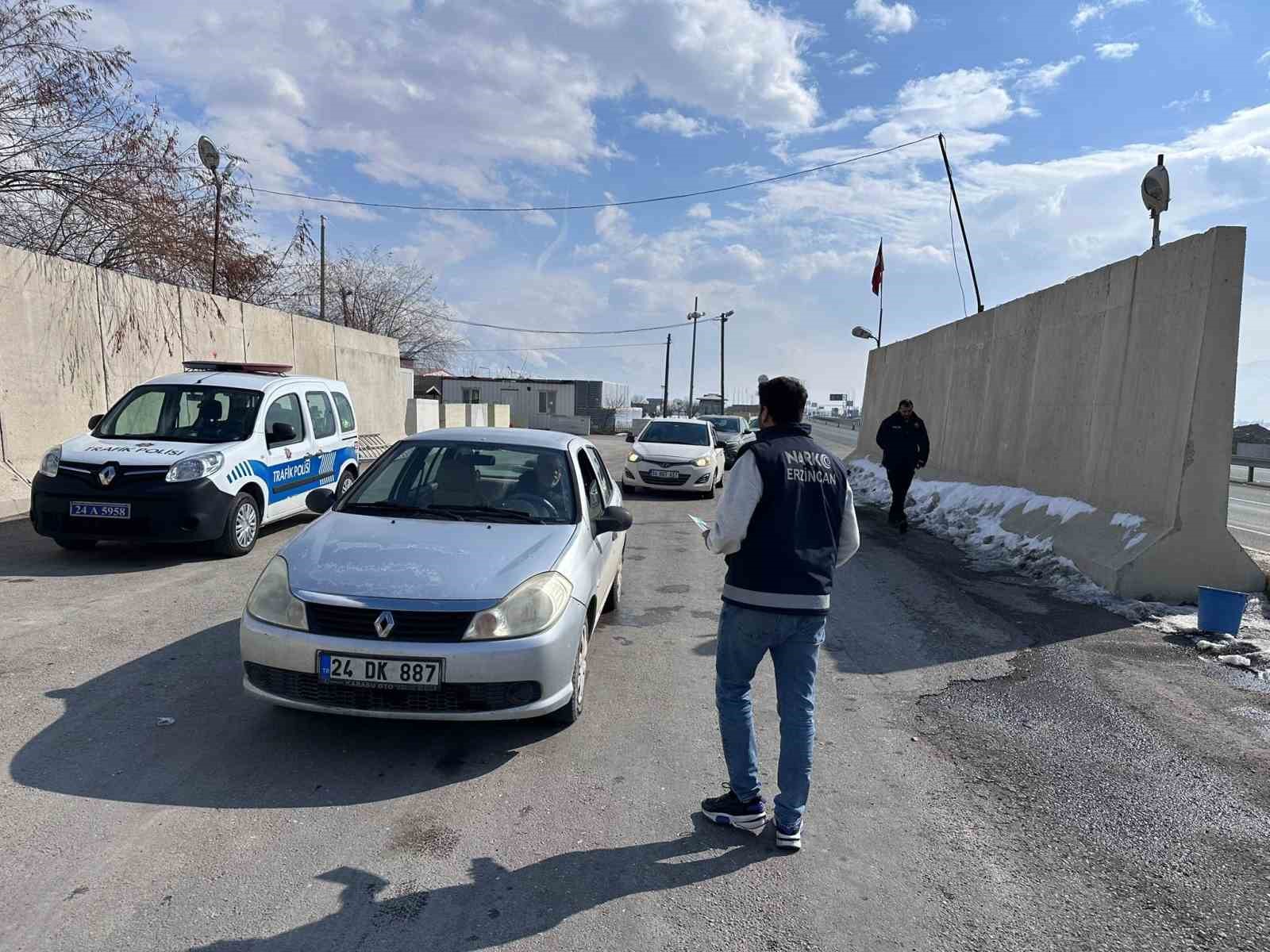 "Bilin&ccedil;li Yolcular, Uyuşturucusuz Yollar"
