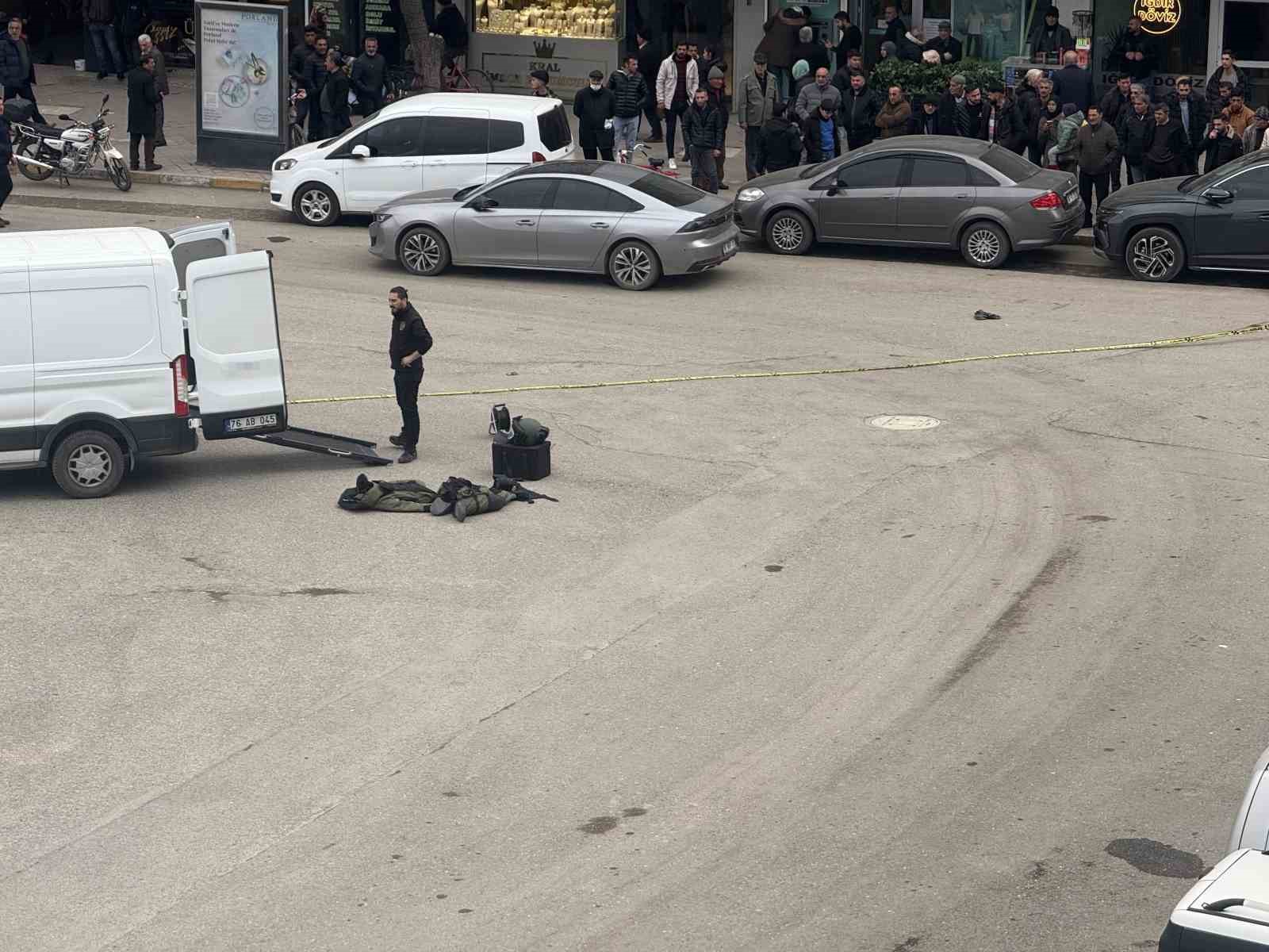 Iğdır’da şüpheli paket fünye ile patlatıldı