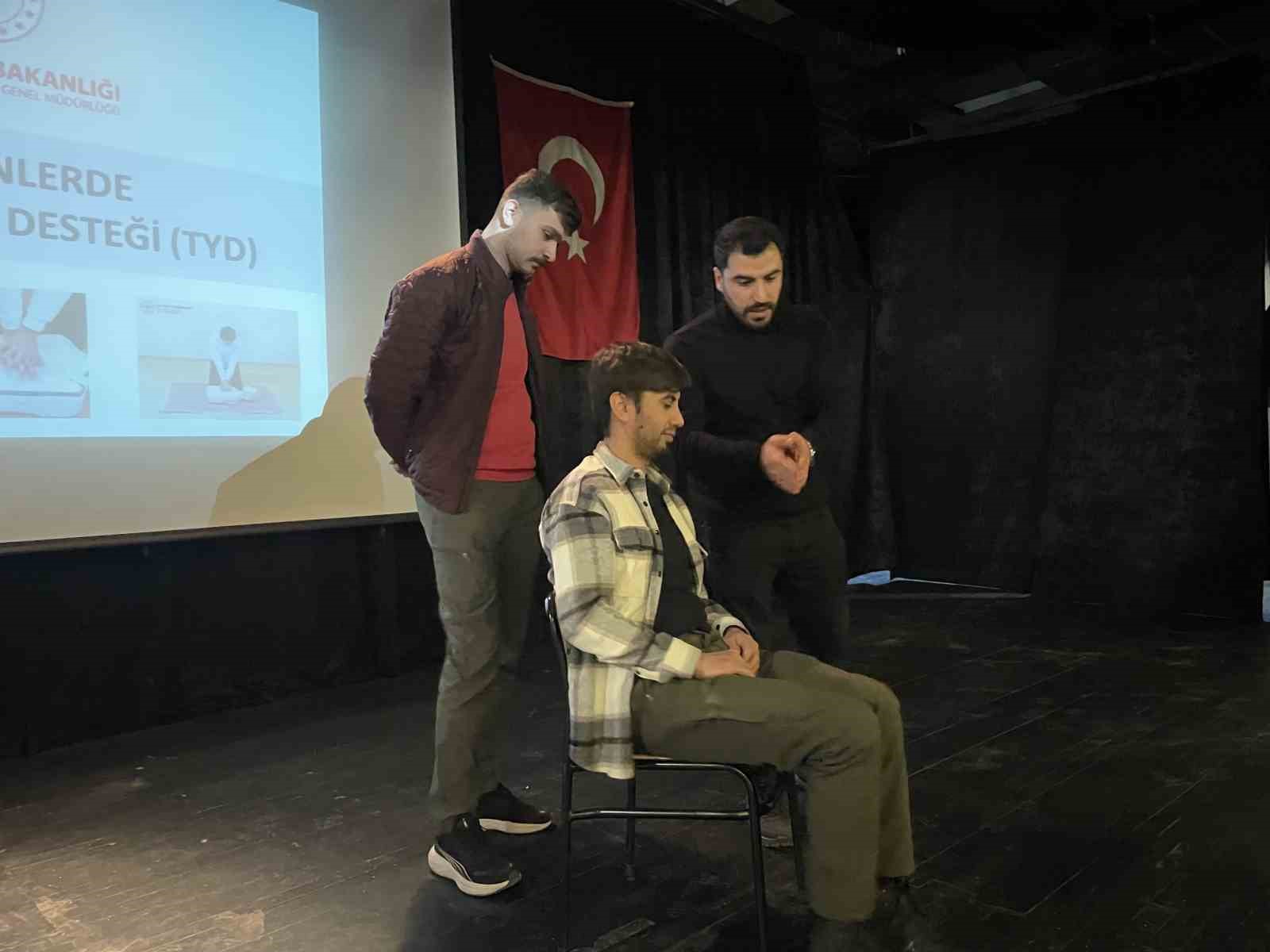 Malazgirt&rsquo;te sertifikalı ilk yardım eğitimi verildi
