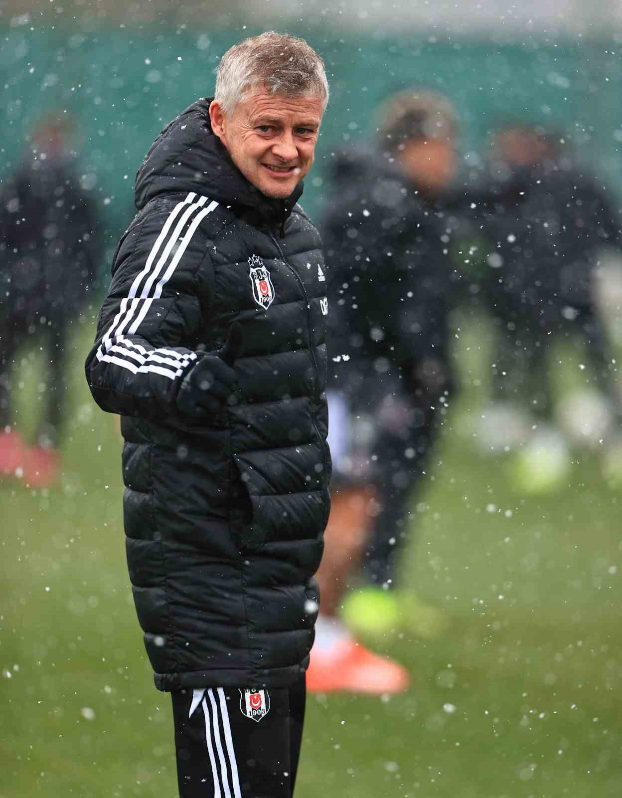 Beşiktaş, Ey&uuml;pspor ma&ccedil;ı hazırlıklarını s&uuml;rd&uuml;rd&uuml;
