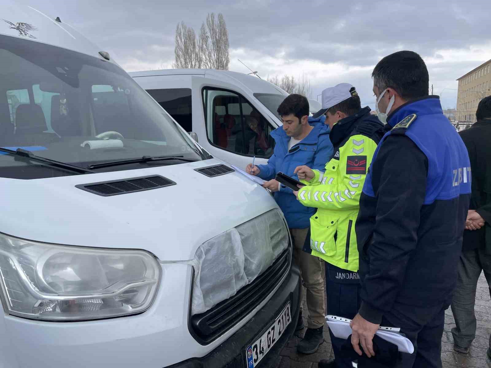 Malazgirt&rsquo;te servis ara&ccedil;larına sıkı denetim
