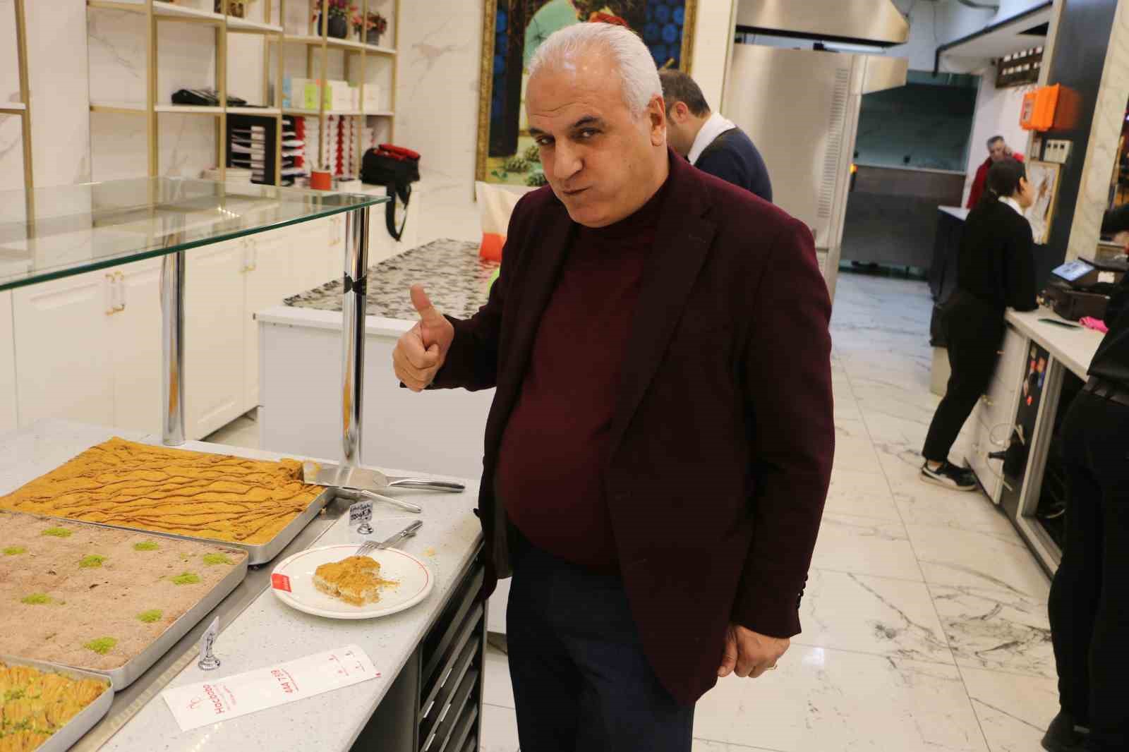 Diyarbakır&rsquo;da "lotuslu soğuk baklava" &uuml;retildi
