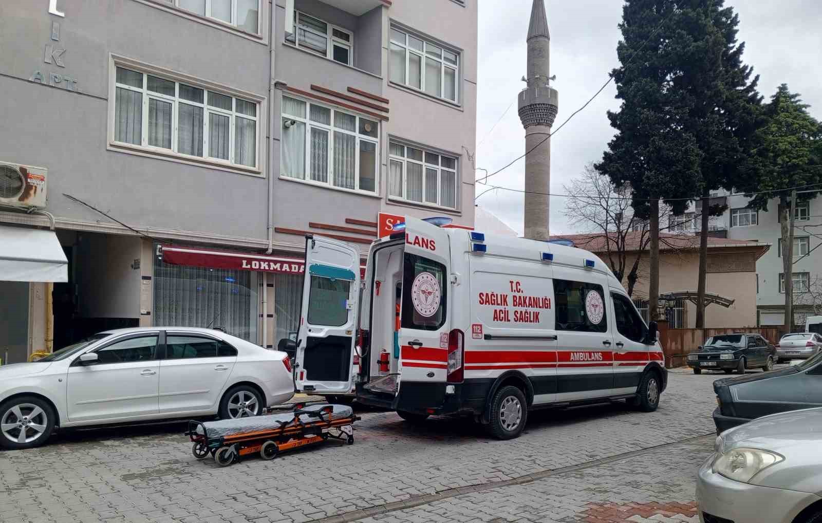 Merdivenden d&uuml;şen zabıta memuru yaralandı
