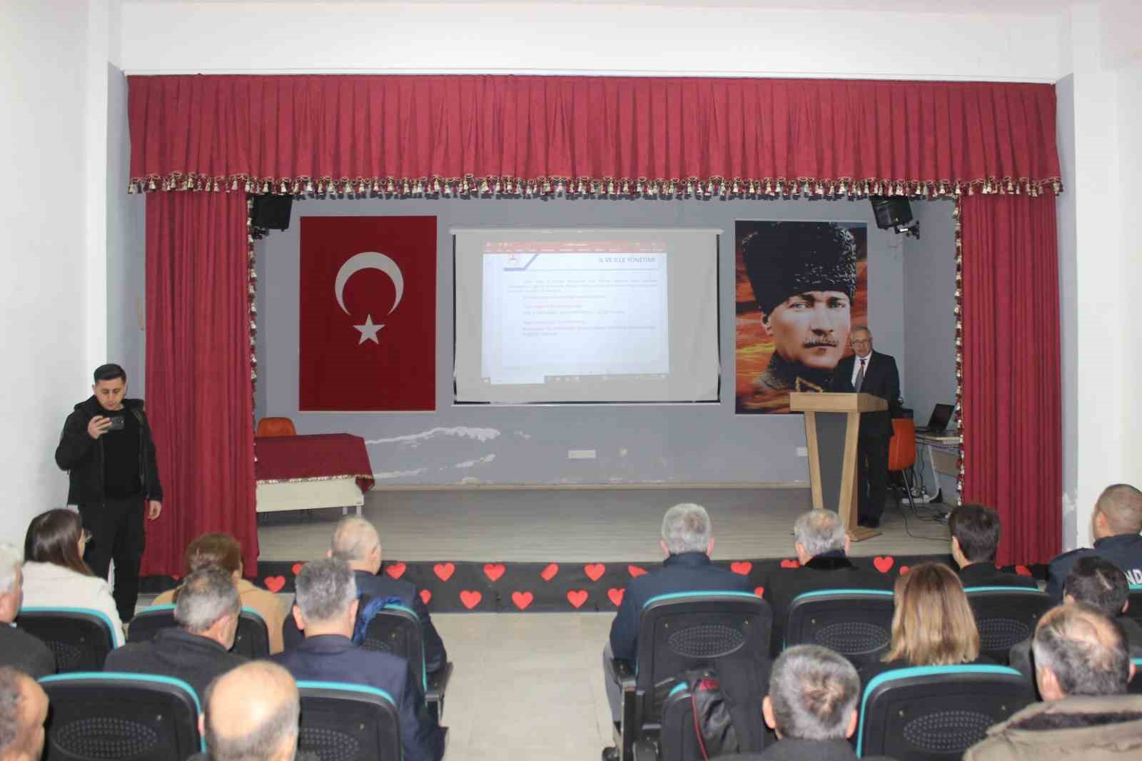 T&uuml;rkeli&rsquo;de muhtarlara seminer
