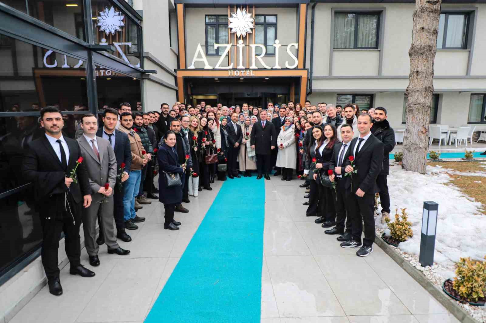 Vali Aydoğdu Erzincan’a yeni atanan öğretmenlerle bir araya geldi