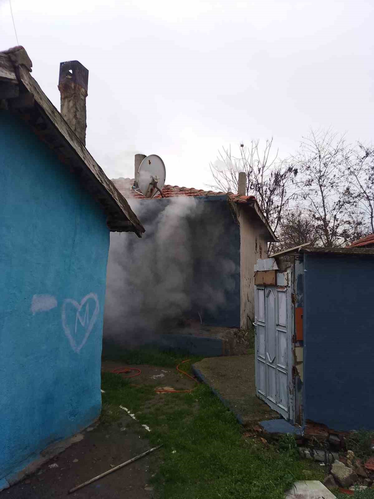 Muratlı&rsquo;da ev yangını
