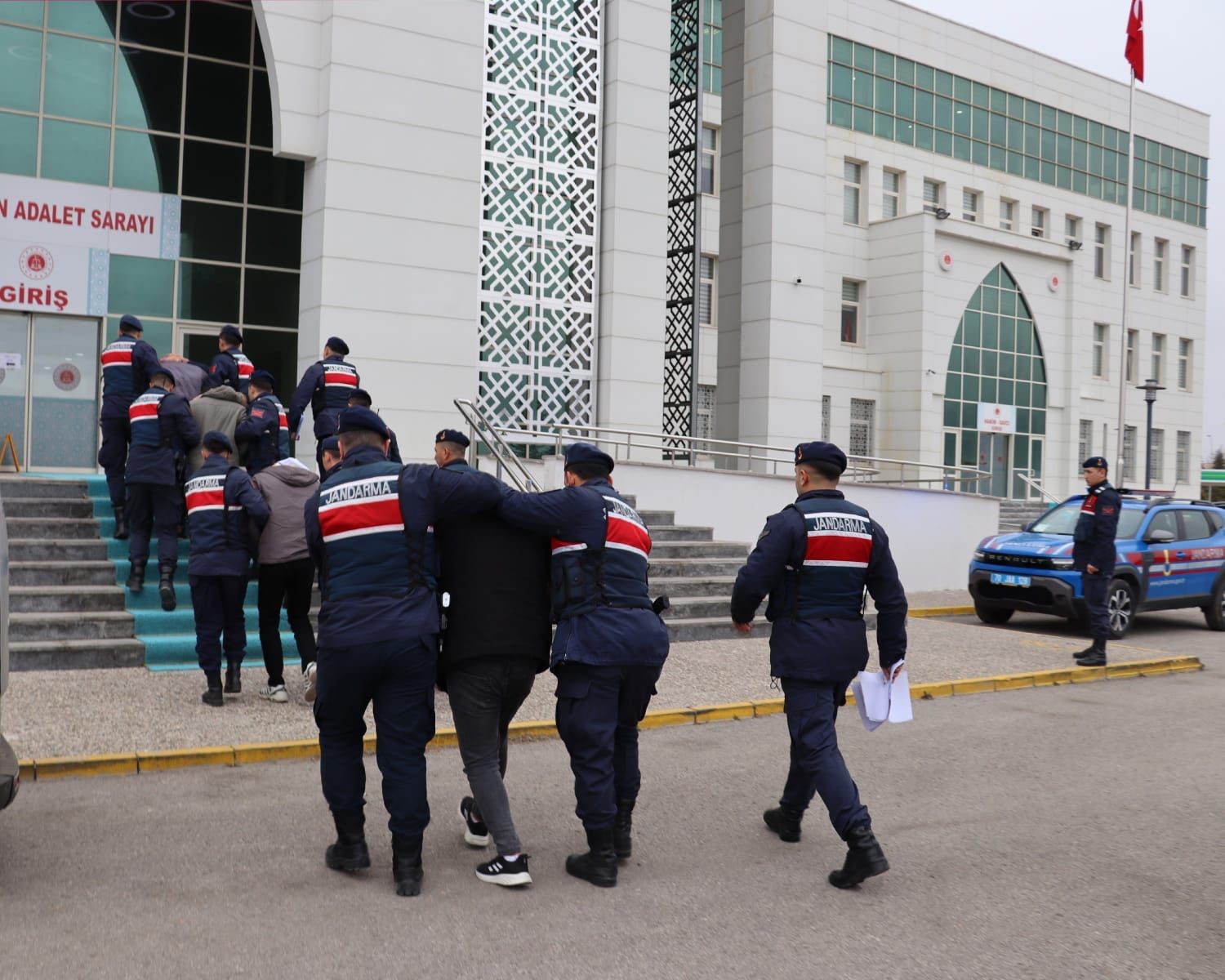 Karaman&rsquo;da hapis cezası bulunan 4 kişi yakalandı
