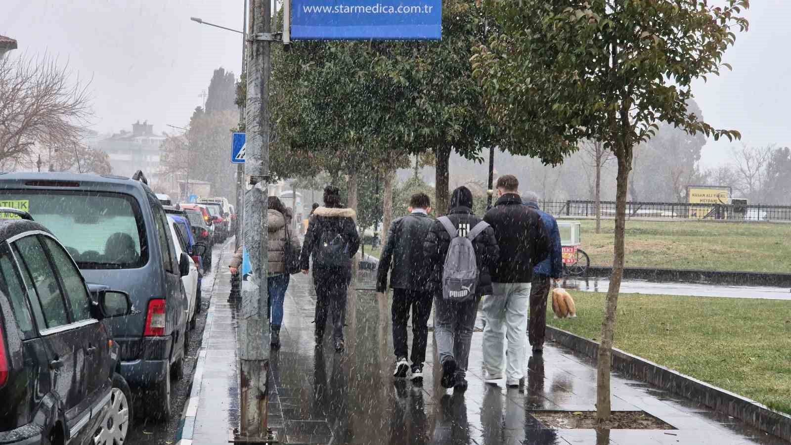 Tekirdağ’da kar yağışı başladı