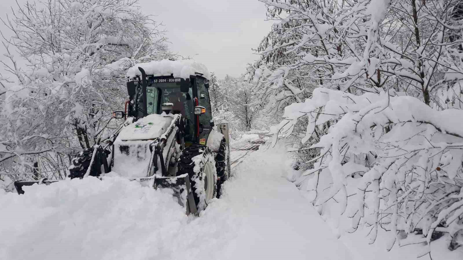 Başkan Tavlı: "Karla m&uuml;cadele ekibimiz 7/24 g&ouml;rev başında"
