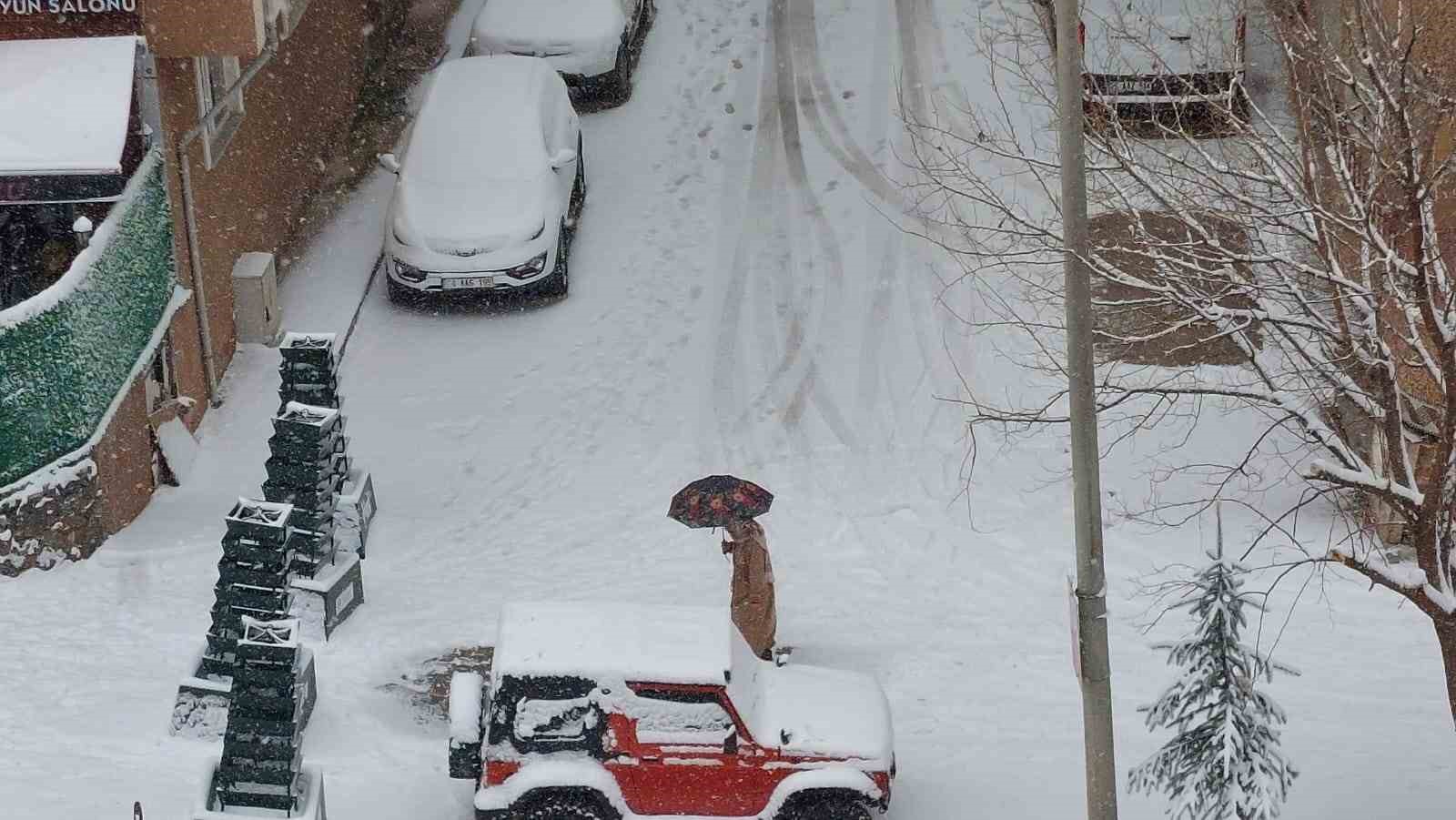 Gümüşhane’de kar yağışı etkili oluyor

