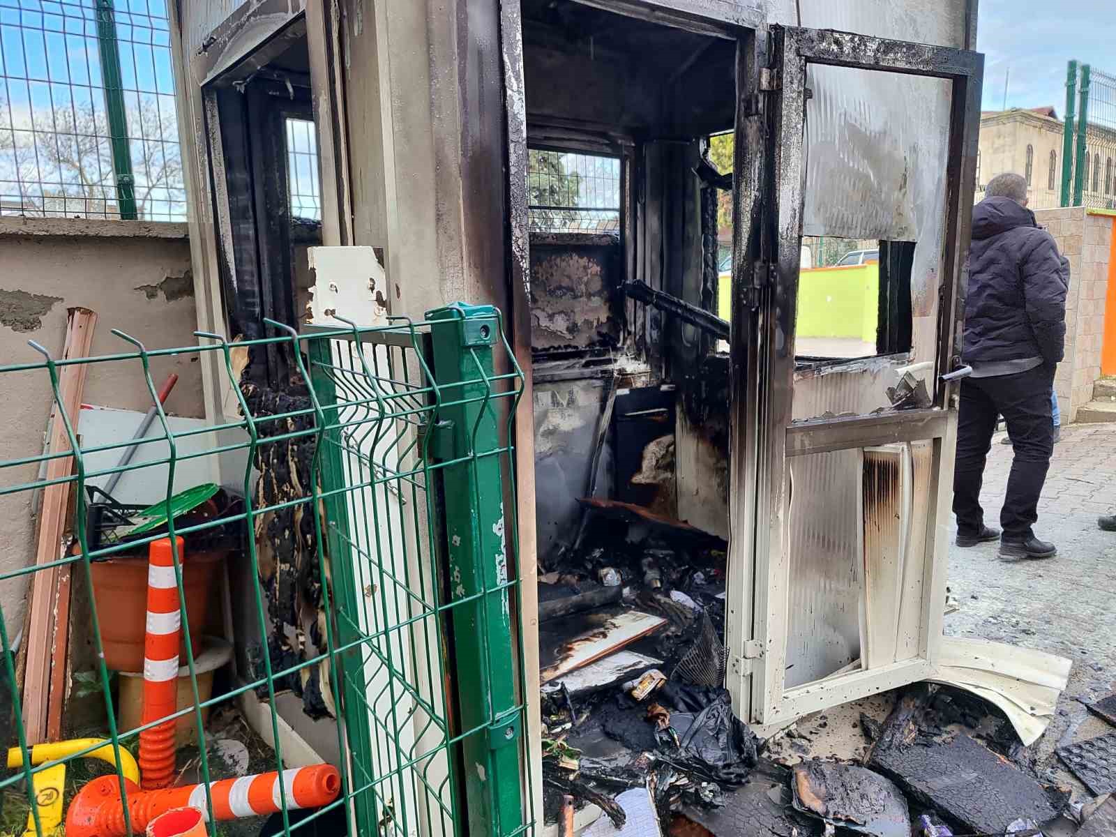 Sinop’ta okul yanında güvenlik kulübesinde yangın