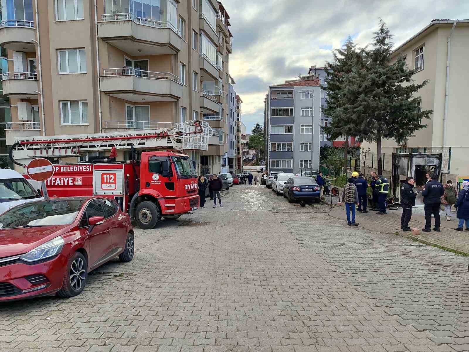 Sinop&rsquo;ta okul yanında g&uuml;venlik kul&uuml;besinde yangın
