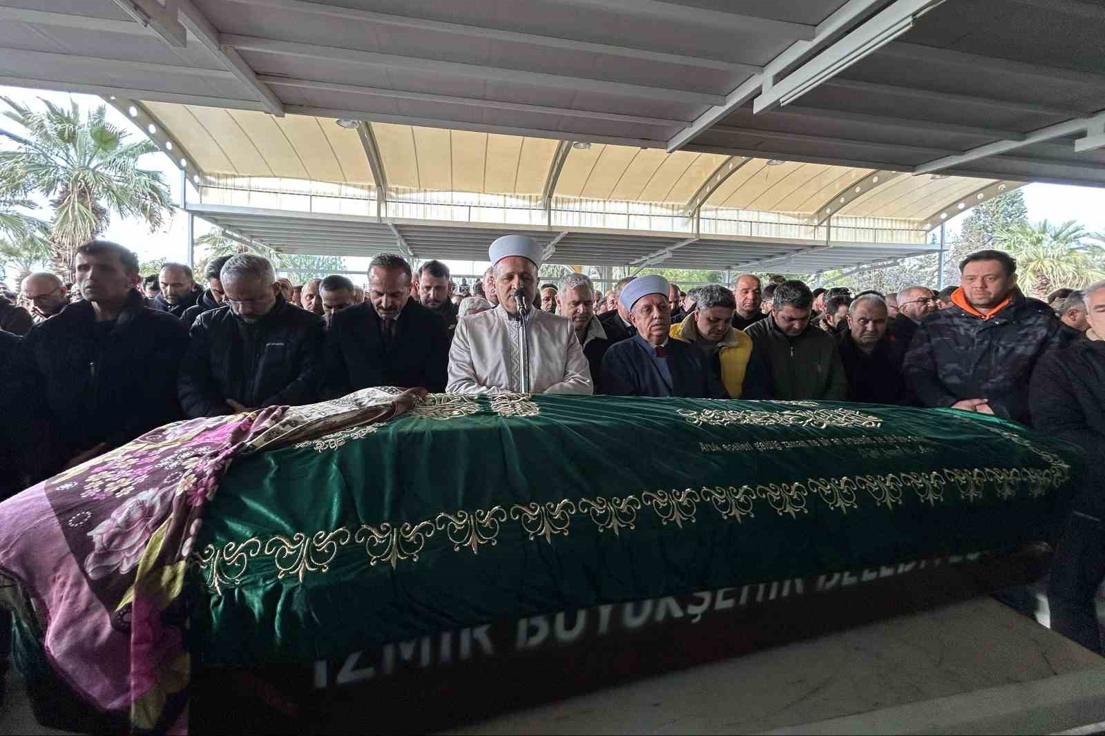 Denizli’deki servis kazasında hayatını kaybeden Nisa, İzmir’de gözyaşlarıyla son yolculuğuna uğurlandı