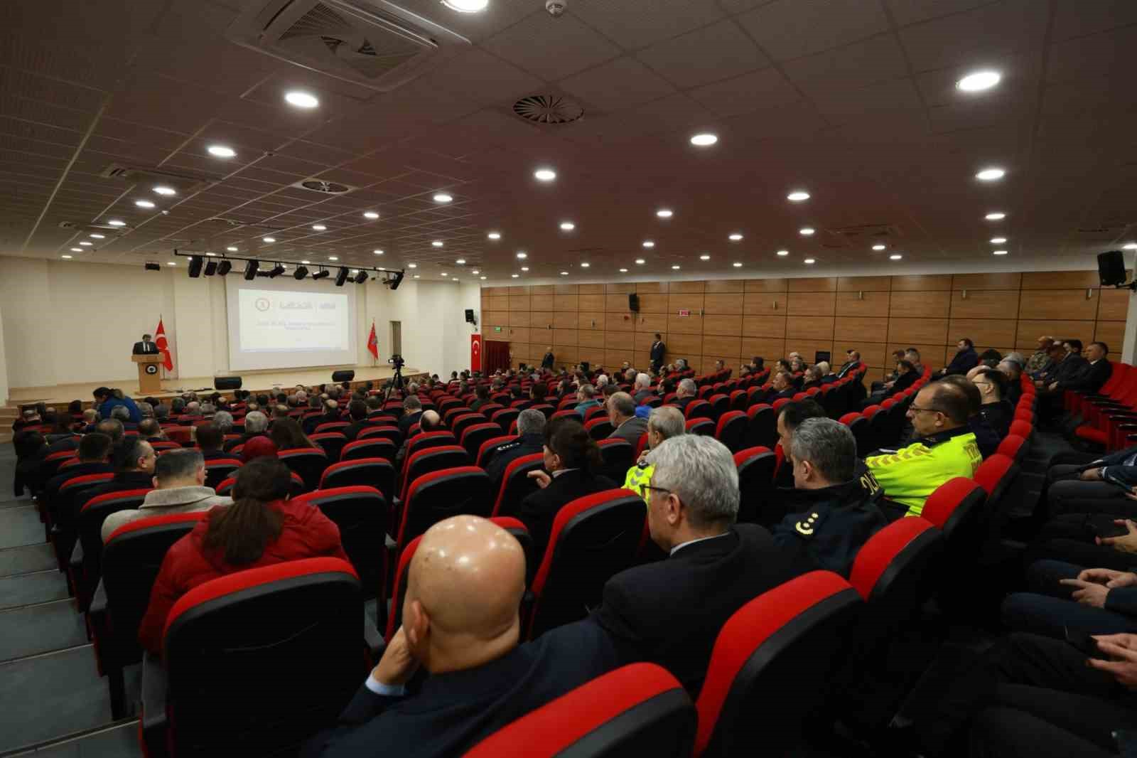Vali Tavlı: "Bir haftadır yoğun yağışlar var, kurumlar tedbirlerini gözden geçirsin"