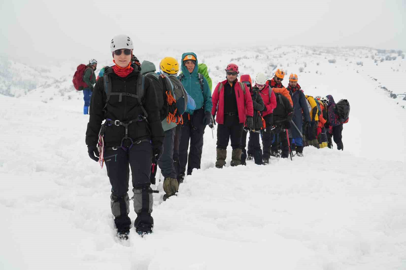 Muş&rsquo;ta TDF&rsquo;den zorlu kış dağcılık eğitimi
