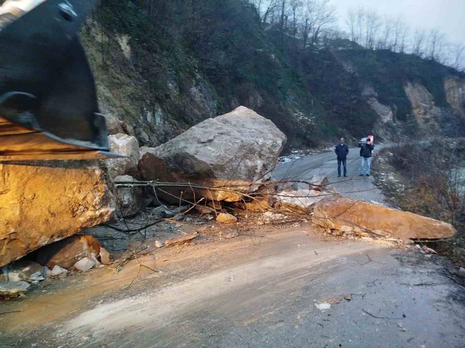 Ordu&rsquo;da heyelan nedeniyle kapanan yol ulaşıma a&ccedil;ıldı
