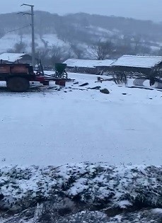 &Ccedil;anakkale&rsquo;nin y&uuml;ksek kesimlerinde kar yağışı etkili oluyor
