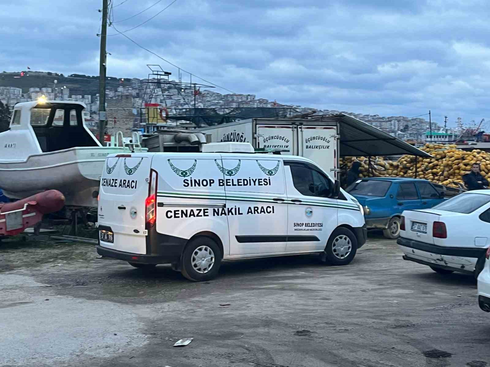 Balık&ccedil;ı teknesinde kendini astı
