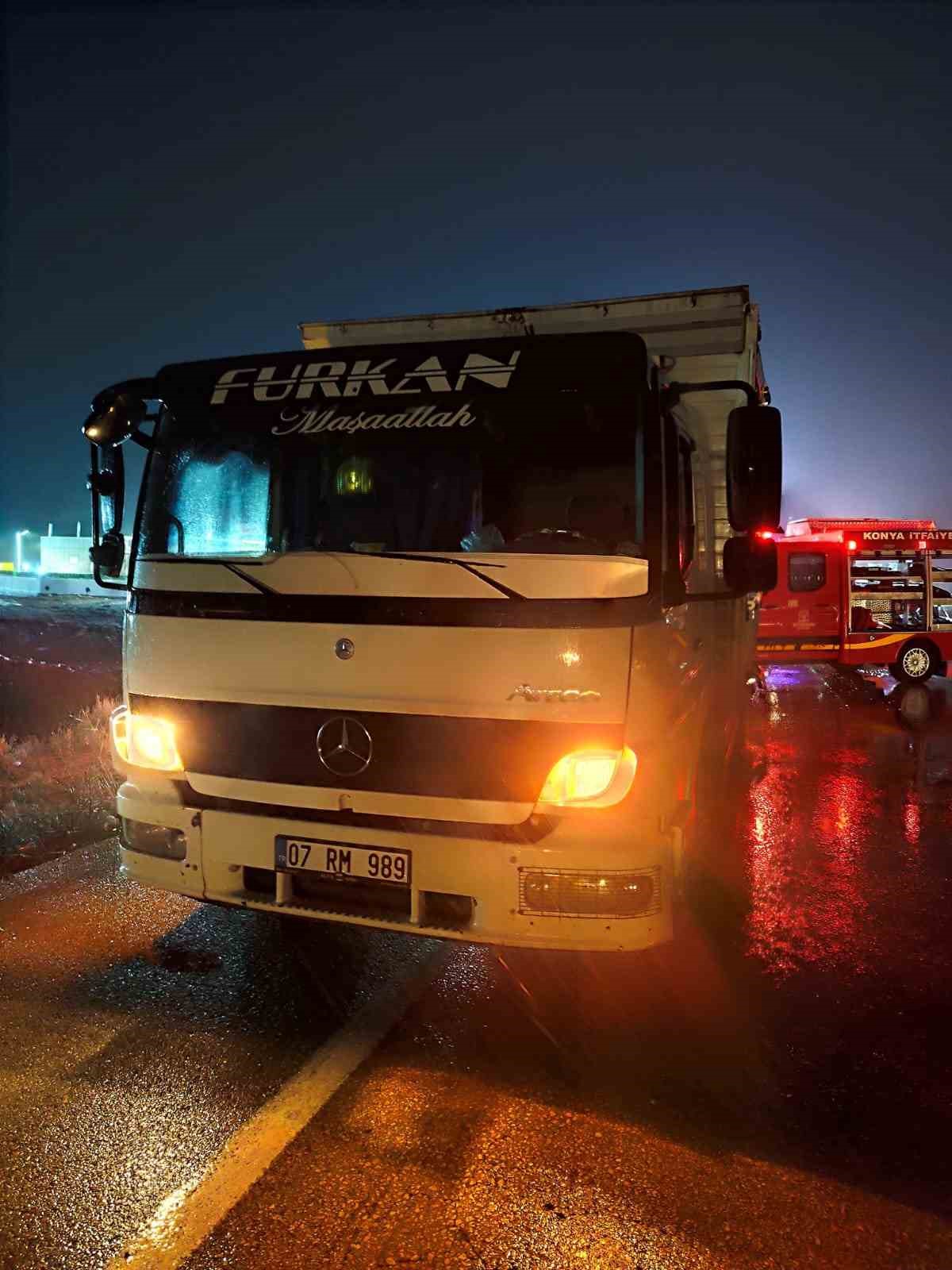 Konya&rsquo;da kamyona &ccedil;arpan otomobilin s&uuml;r&uuml;c&uuml;s&uuml; &ouml;ld&uuml;
