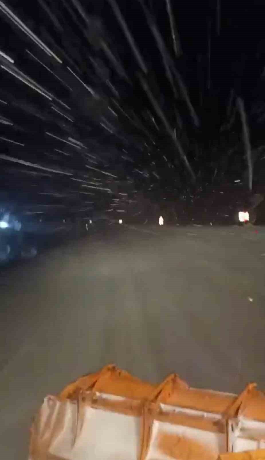Yoğun kar ve tipi ulaşımda aksamalara neden oldu
