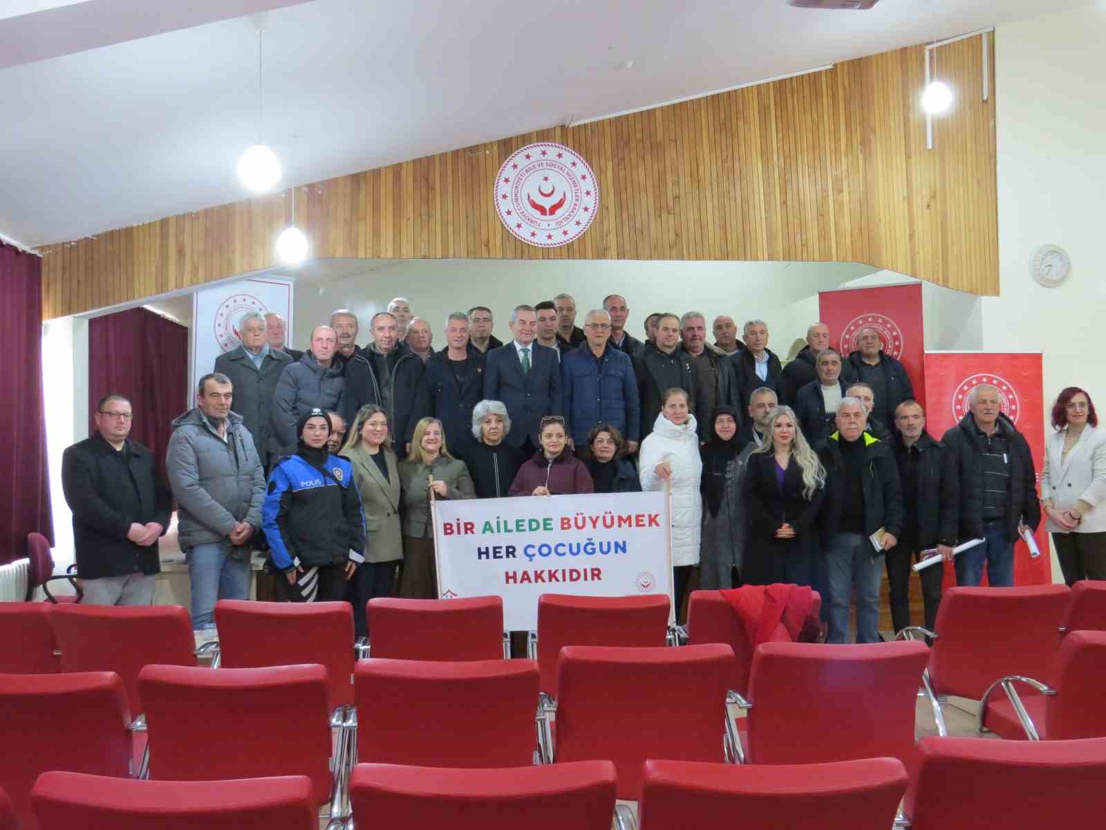 Kırklareli’nde 2025 Aile Yılı dolayısıyla muhtarlara koruyucu aile ve kadına yönelik şiddetle mücadele eğitimi verildi